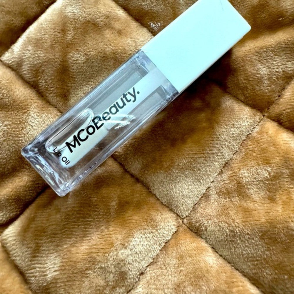 MCoBeauty clear lip gloss! Great quality, great price!💋 see pictures for deets: